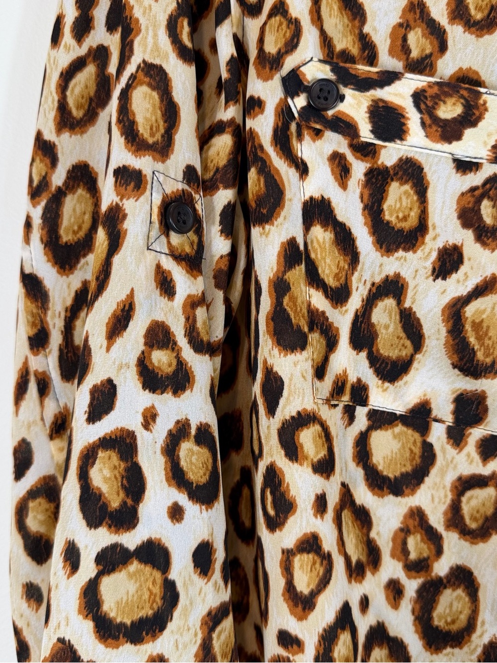 Jones New York Sport Leopard Print Blouse in Tan & Brown Size Medium - Picture 4 of 6